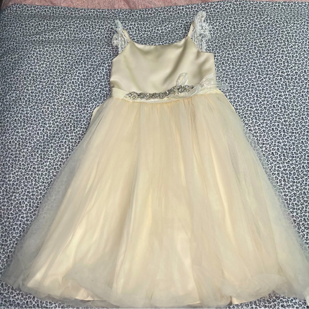 David’s Bridal Children’s Dress Ivory. Satin and tulle.